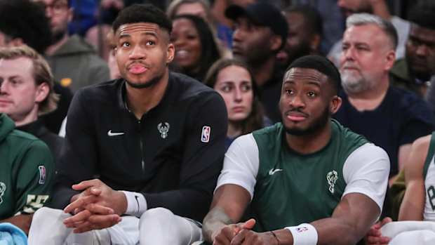 Milwaukee Bucks brothers Giannis Antetokounmpo (left) and Thanasis Antetokounmpo (right).